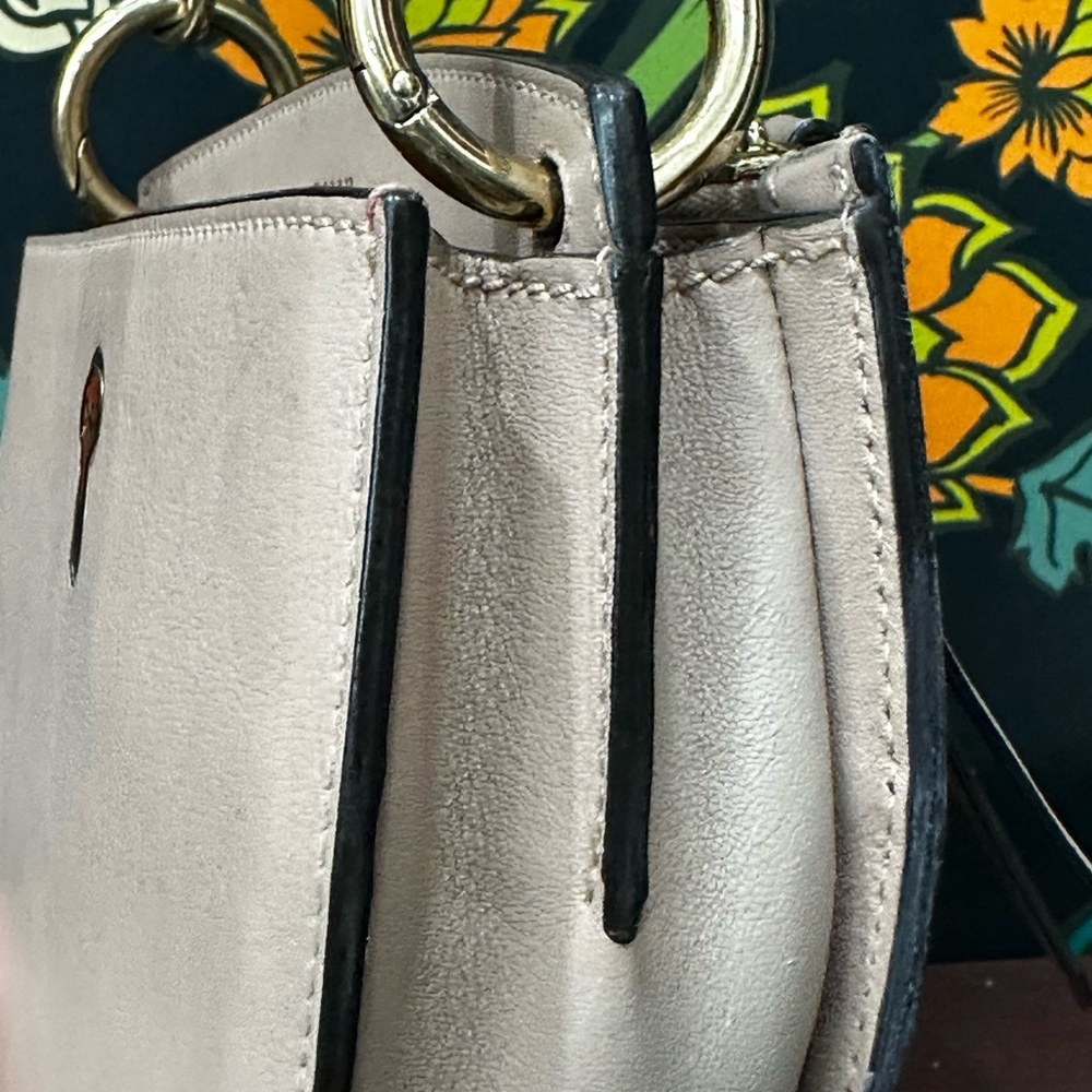 Bally Ceycle Leather Shoulder Bag | Made in Italy | Keyhole Hardware - Picture 7 of 11